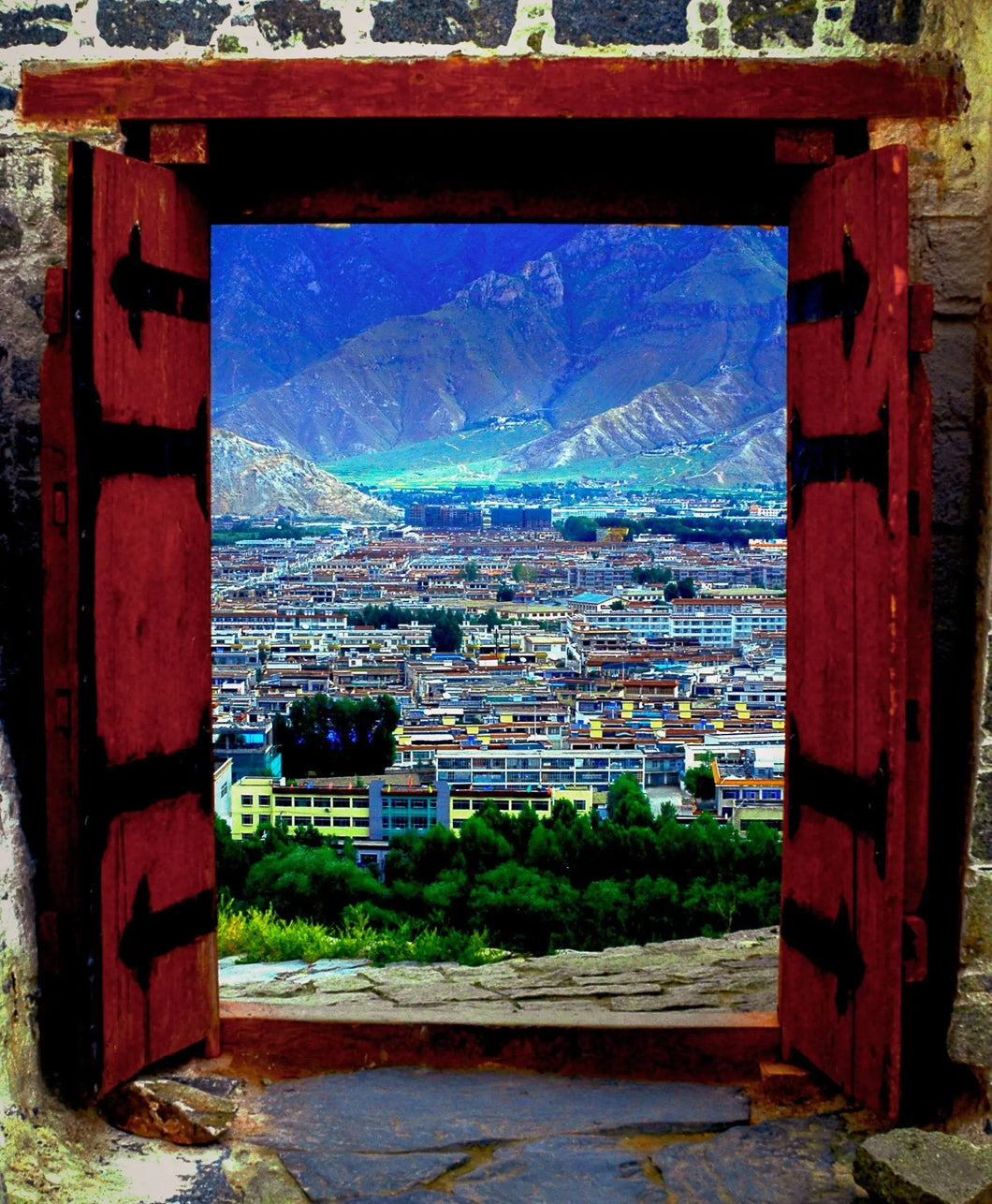 བོད་པའི་ལྕགས་ཀྱི་ཕྱིར་གཞི།: Beautiful Gateway to Tibetan Culture Giclee / Colored / 8 x 10 Tracy McCrackin Photography Wall art - Tracy McCrackin Photography