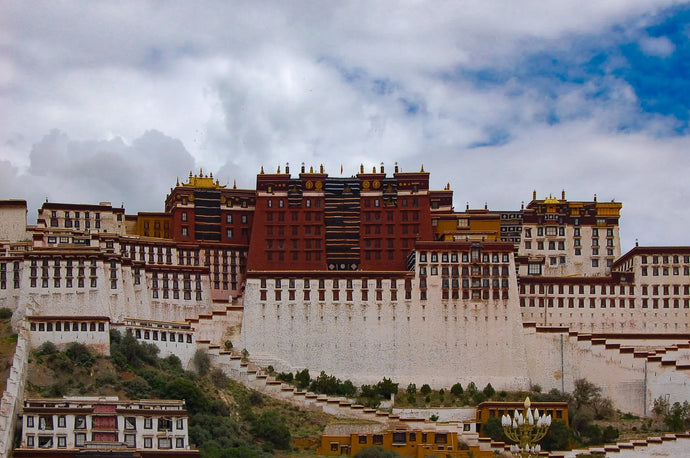 པོར་ཏོ་ལ་པ་ལྟ་ཁབ། (Pöta La Ta Khab): Portola Palace A Sanctuary on High Tracy McCrackin Photography Wall art - Tracy McCrackin Photography