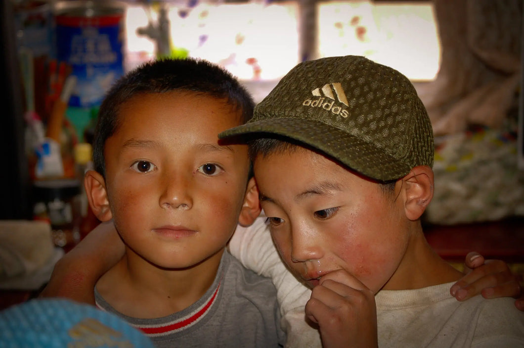 དབུས་མའི་དུས་མཐའི་སྒྲིག་འདུས། (Duk Me'i Drig Du): Bonds of Friendship Giclee / Colored / 5 x 7 Tracy McCrackin Photography Wall art - Tracy McCrackin Photography